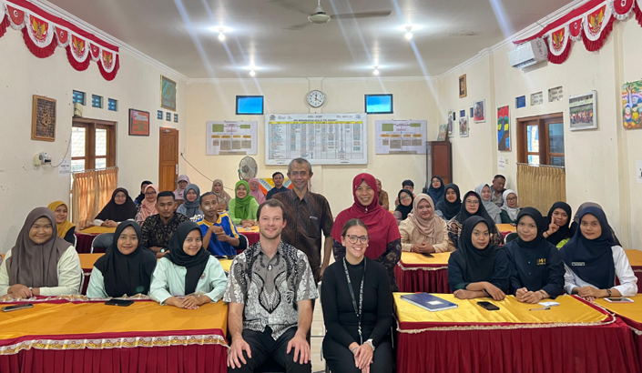 Foto Bersama Clinical Instructor, Mahasiswa Okupasi Terapi Canada dan Mahasiswa Profesi Fisioterapis UMM