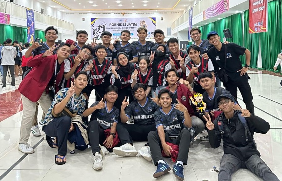 Foto Bersama Setelah Penyerahan Medali PORNIKES JATIM
