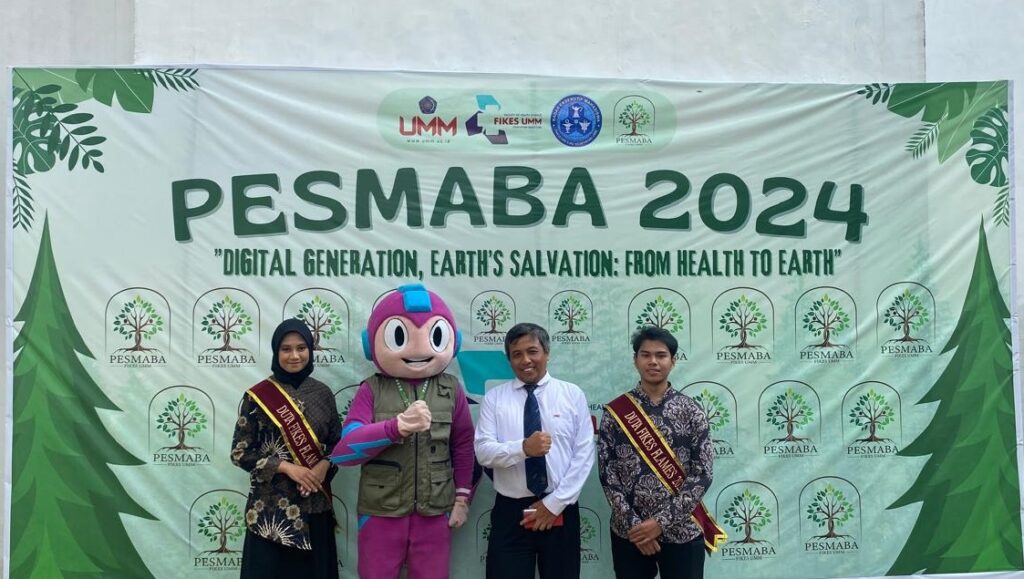 Foto Bersama Duta FIKes, Dekan FIKes dan Maskot PESMABA 2024