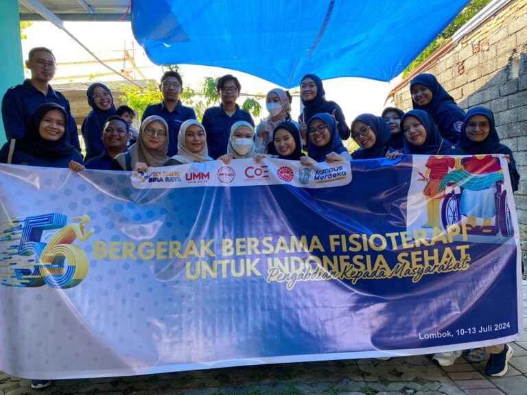 Foto Bersama Pengabdian kepada Masyarakat Bersama Alumni di Lombok