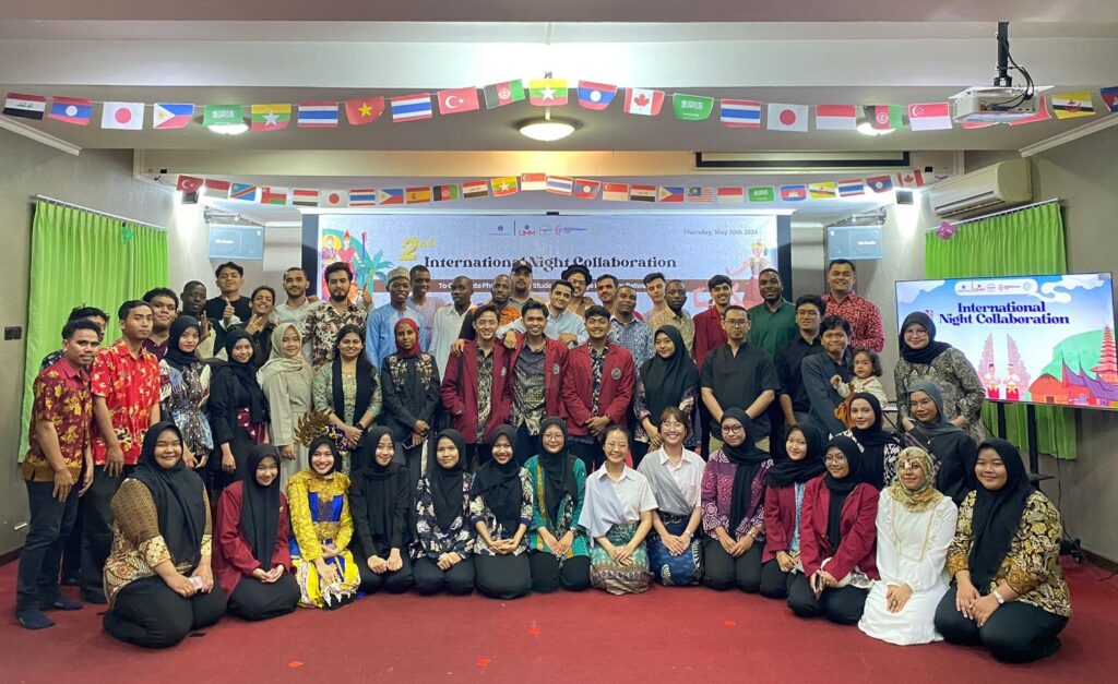 Foto Bersama dengan Mahasiswa Internasional