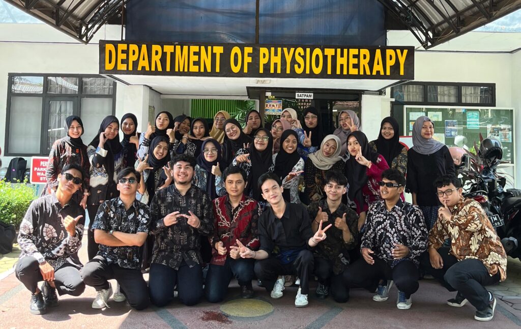 Mahasiswa Fisioterapi UMM Serempak Kenakan Batik