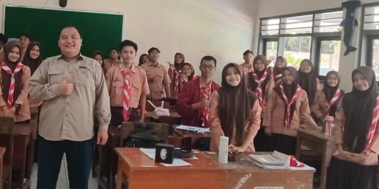 Foto Bersama dengan Siswa SMAN 1 Kalisat, Jember