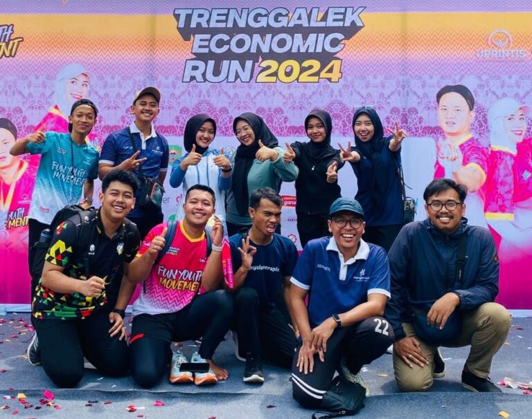 Foto Bersama Tim Medis Trenggalek Economic Run 2024