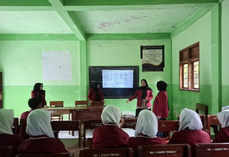 Mahasiswa Fisioterapi UMM Melakukan Sosialisasi Perekrutan Mahasiswa Baru