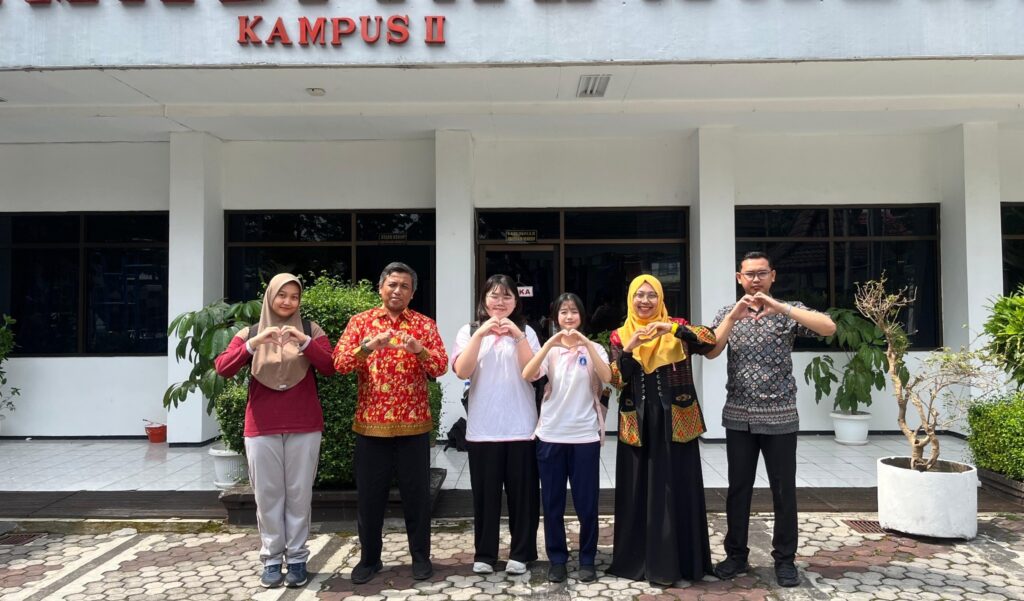 Foto Bersama Bersama Dekan Fakultas Ilmu Kesehatan di Kampus II Universitas Muhammadiyah Malang