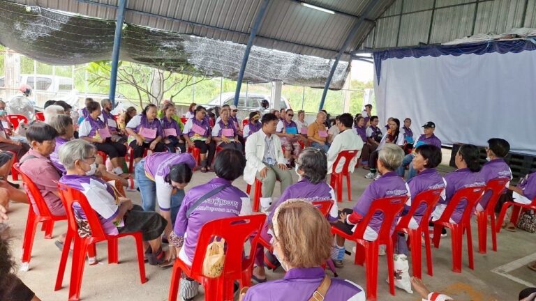 Kegiatan Sosial bersama Komunitas Lansia Wat Suwan, Thailand