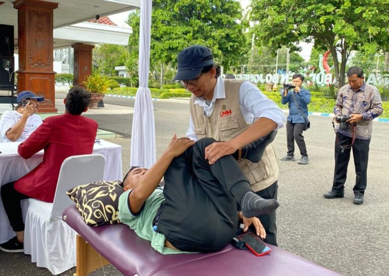 Momentum Hari Fisioterapi Dunia,  Prodi Fisioterapi UMM-Pemkab Bojonegoro Baksos Layanan Fisioterapi Gratis
