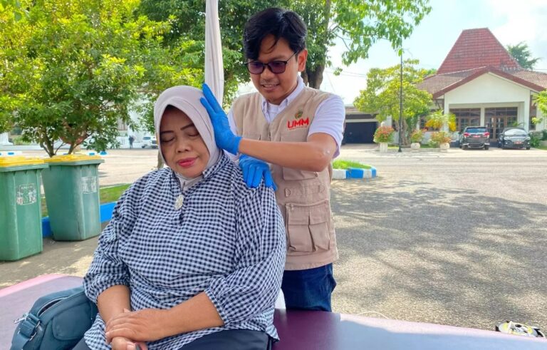 Fisioterapi UMM Berikan Layanan Fisioterapi Gratis Untuk Meningkatkan Kemandirian Lansia
