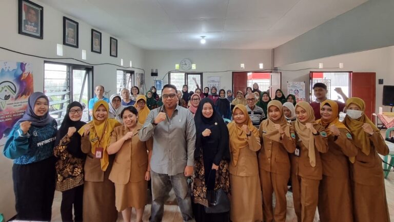 Foto Bersama Tim Fisioterapi UMM, Dinas Kota Malang, Kader Posyandu, Nakes, Volunter dan Masyarakat