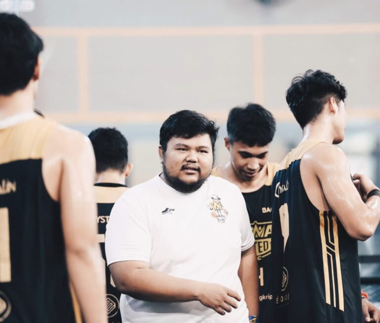 Alumni Fisioterapis UMM Menjadi Tim Fisioterapi di Dewa United Basketball
