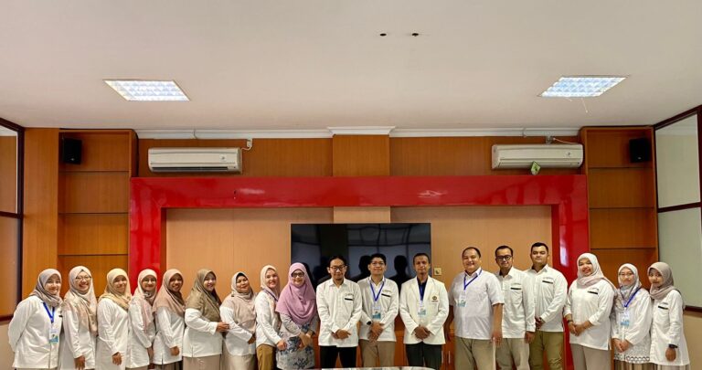 Penyelia Pusat (Tengah) Bersama Penguji Lokal