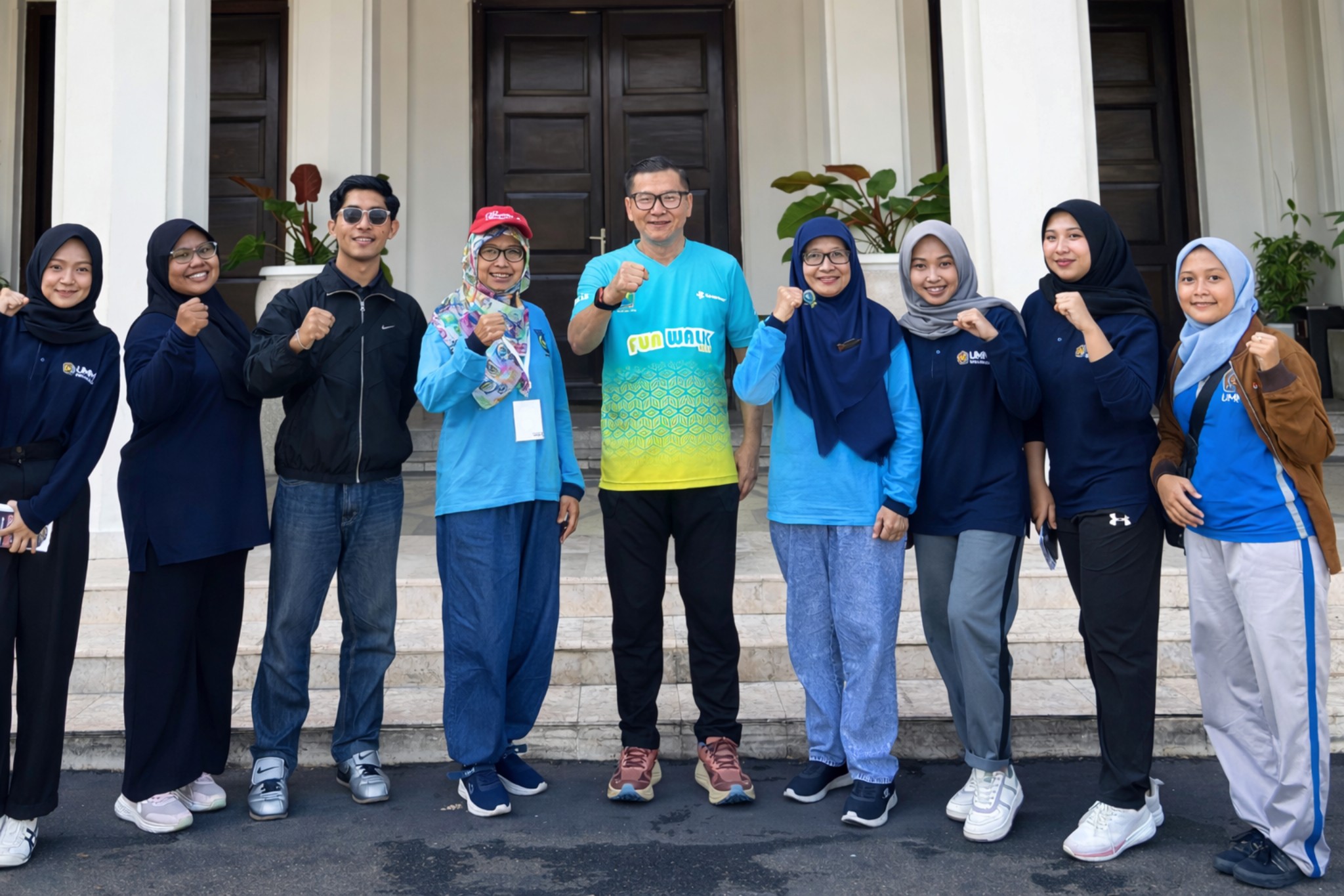 Foto Bersama Ketua Ikatan Fisioterapi Indonesia (IFI) Kota Malang dan Kepala Dinas Kesehatan Kota Malang (Tengah)