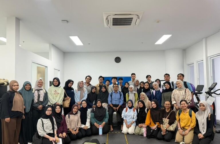 Foto Bersama Dengan Nor Sadhono, SST.Ft., Ftr., M.Sii