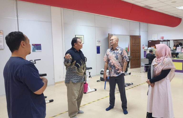 Rakhmad Rosadi Bersama Pimpinan UITM Malaysia