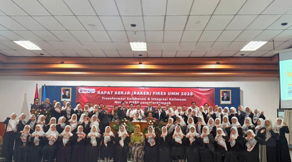 Foto Bersama Dosen dan Tenaga Pendidik di Lingkungan FIKES UMM