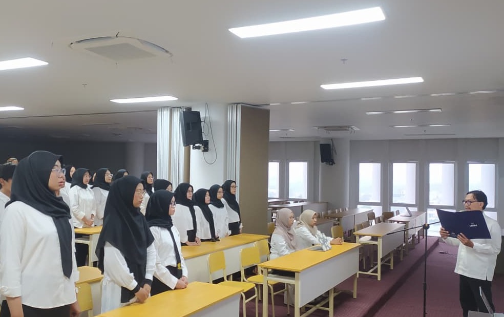 Prosesi Angkat Sumpah Fisioterapi Muda Oleh Ketua Program Studi Pendidikan Profesi Fisioterapis