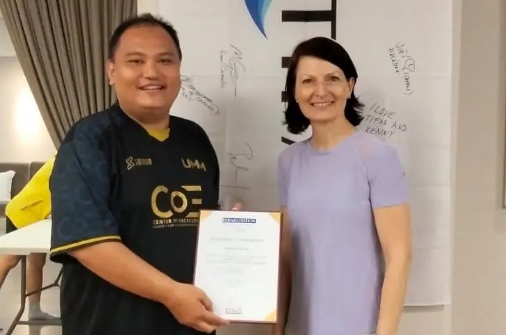 Rakhmad bersama Instructor Julia Demekova, MPT - dari DNS prague rehabilitation school