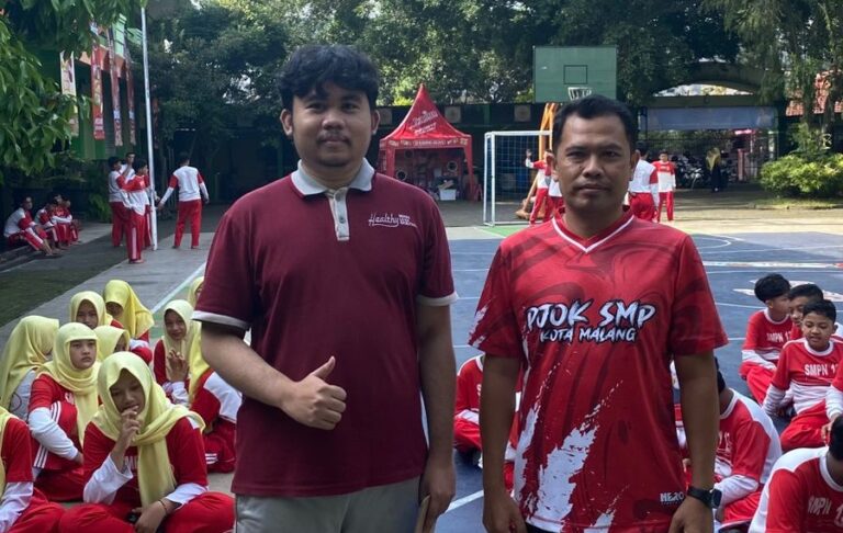 Mahasiswa Fisioterapi UMM Ketika Melakukan Kegiatan Skrining Flat Foot