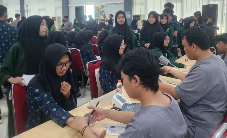 Mahasiswa Profesi Fisioterapis UMM Tengah Melakukan PKG