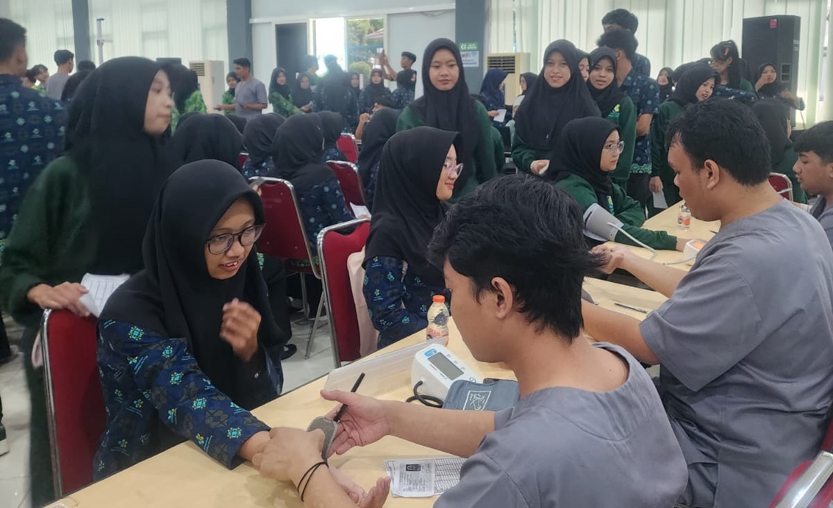Mahasiswa Profesi Fisioterapis UMM Tengah Melakukan PKG