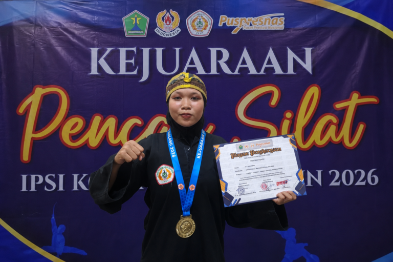 St. Salsabila Mahasiswa Fisioterapi Gen 25 Peraih Medali Emas Cabang Seni Tunggal Dewasa Putri