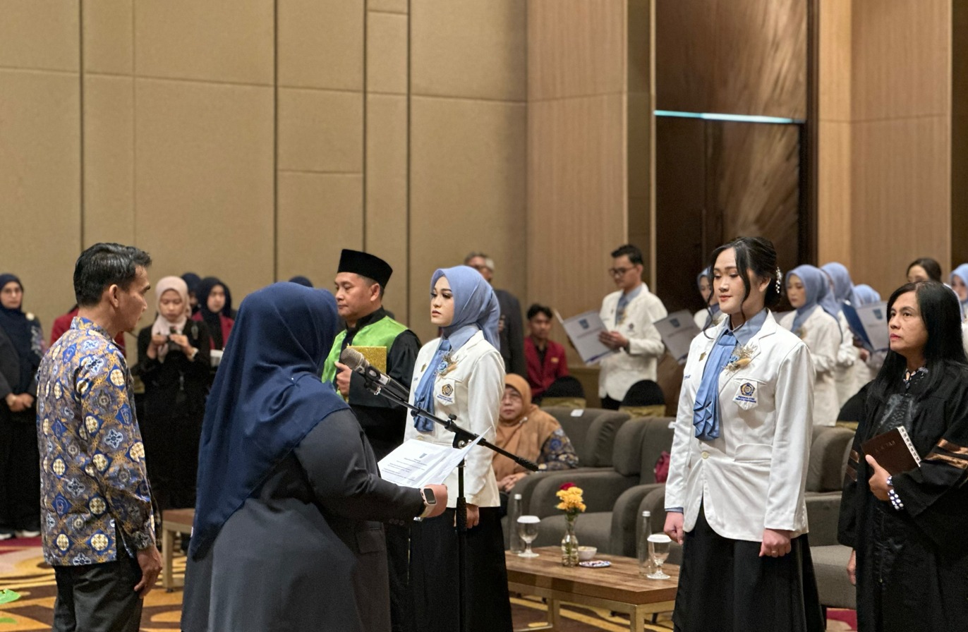 Prosesi Angkat Sumpah Oleh Dekan FIKES UMM dan Disaksikan Oleh Ketua IFI Cab. Kab. Malang
