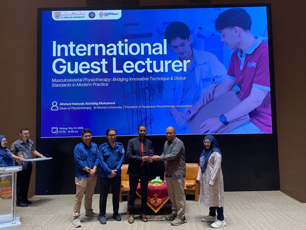 Foto Bersama Pimpinan Universitas, Fakultas, Program Studi dan Pemateri