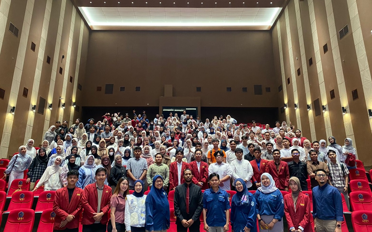 Foto Bersama Peserta International Guest Lecturer dan Pemateri