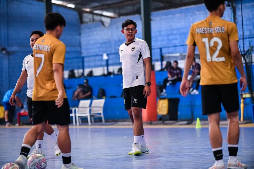 Bagus Prasetyo Pamungkas, Fisioterapis Maestro Solo FC (Tengah)